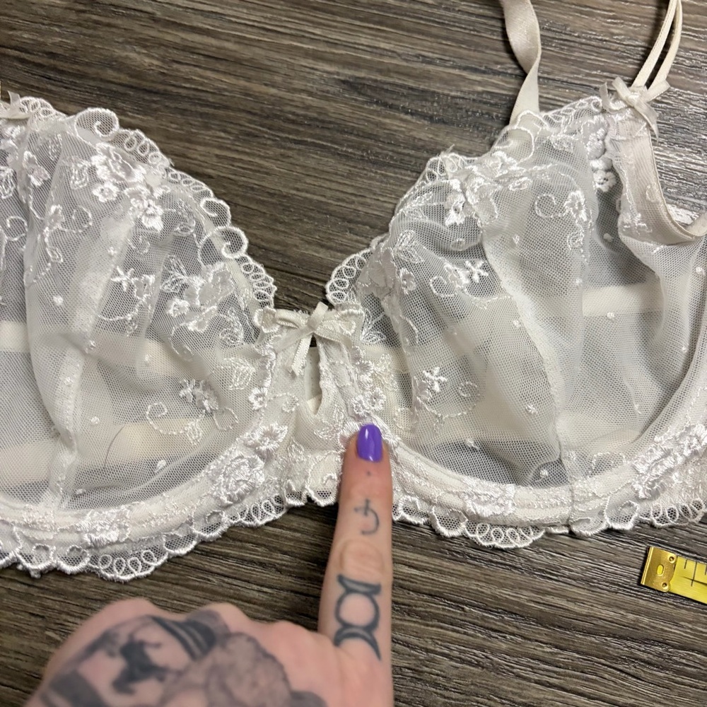 90s European Vintage H&M Floral Embroidered Lace Unlined Bra (Ivory) Size 34D - Picture 2 of 6